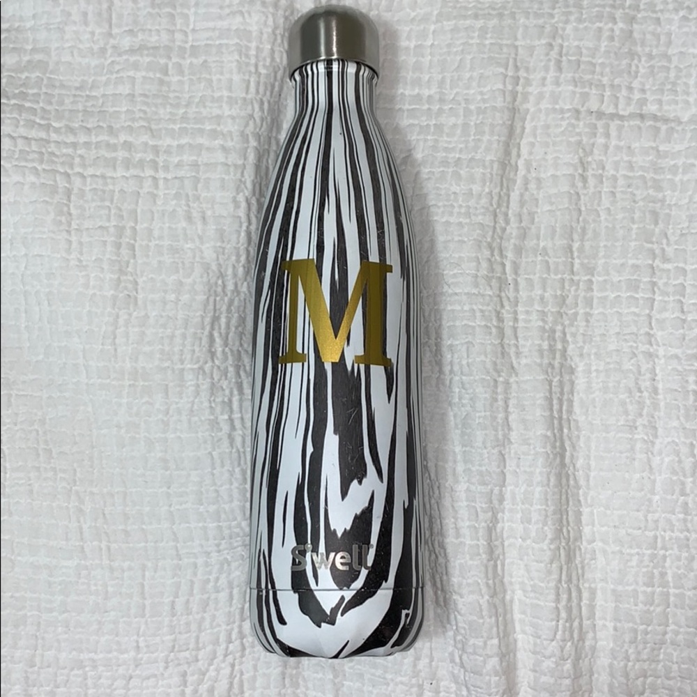 swell water bottle